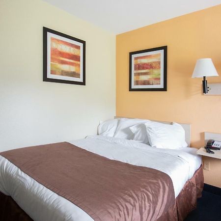 Days Inn By Wyndham New Philadelphia Dış mekan fotoğraf