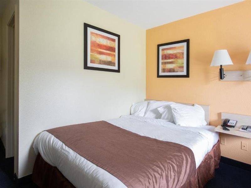 Days Inn By Wyndham New Philadelphia Dış mekan fotoğraf