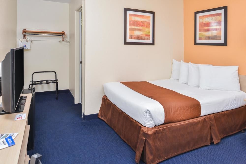 Days Inn By Wyndham New Philadelphia Dış mekan fotoğraf