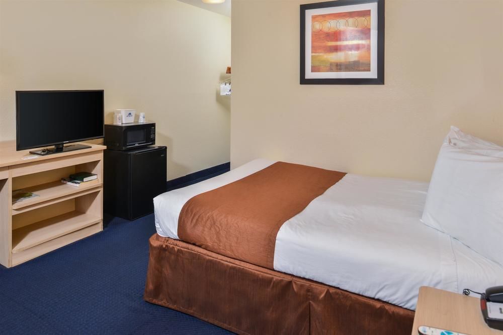 Days Inn By Wyndham New Philadelphia Dış mekan fotoğraf