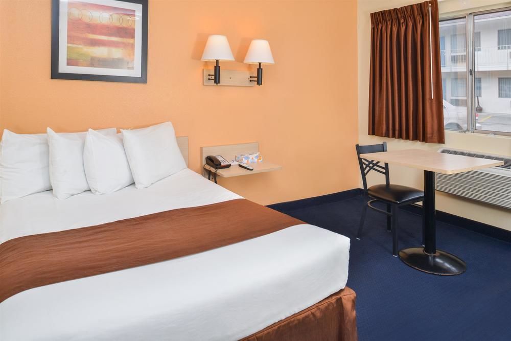 Days Inn By Wyndham New Philadelphia Dış mekan fotoğraf