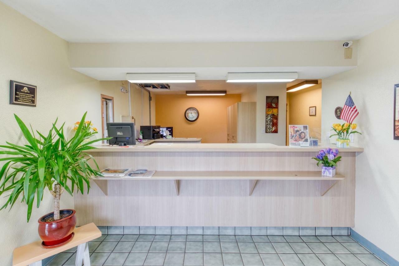 Days Inn By Wyndham New Philadelphia Dış mekan fotoğraf