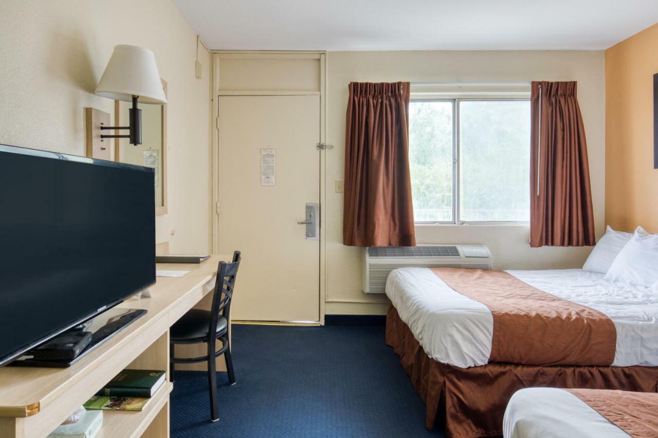 Days Inn By Wyndham New Philadelphia Dış mekan fotoğraf