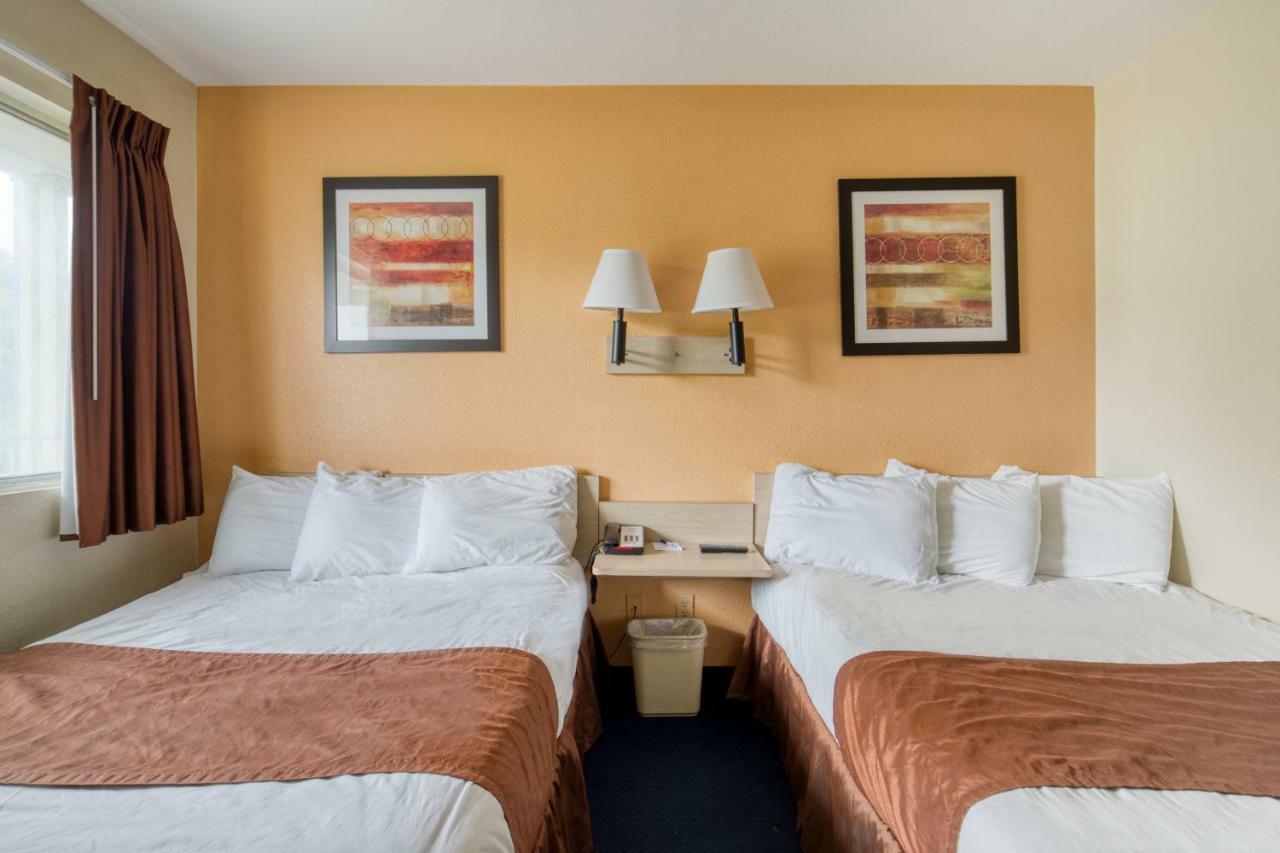 Days Inn By Wyndham New Philadelphia Dış mekan fotoğraf