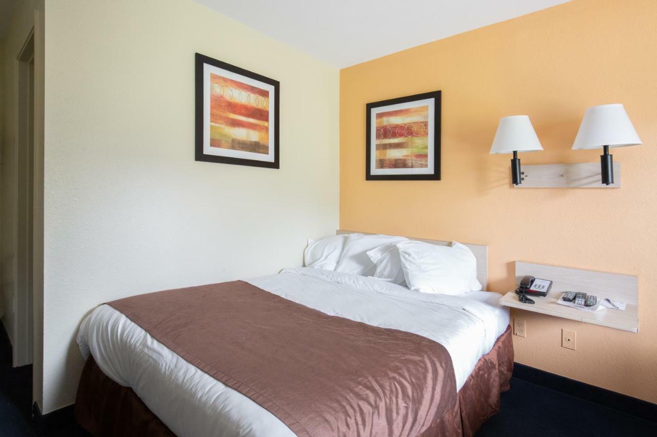 Days Inn By Wyndham New Philadelphia Dış mekan fotoğraf