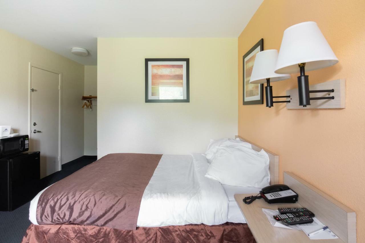 Days Inn By Wyndham New Philadelphia Dış mekan fotoğraf